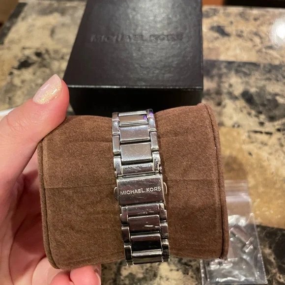 Michael Kors MK5779 Stainless Steel Ladies Watch ⌚️ - Picture 6 of 11